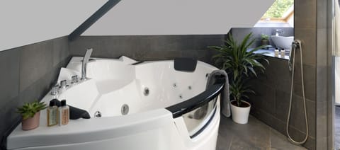 The Loft Suite | Jetted tub