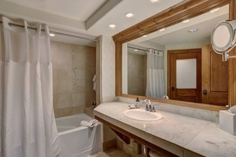 Room, 2 Double Beds (Columbine) | Bathroom | Designer toiletries, hair dryer, bathrobes, slippers