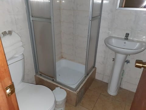 Standard Room | Bathroom