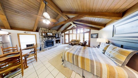 Cabin, 1 Queen Bed, Hot Tub, Mountain View | Living area | 40-inch TV with cable channels, fireplace