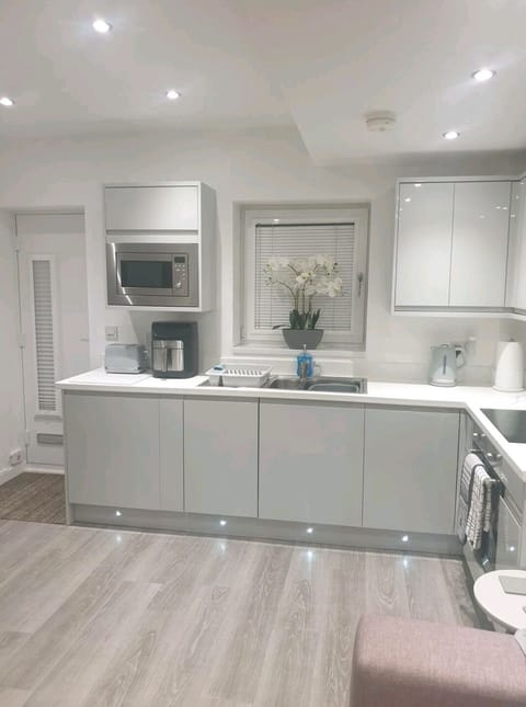 House | Private kitchen | Fridge, microwave, oven, stovetop