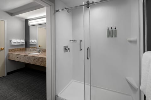 Suite, 1 Bedroom | Bathroom | Combined shower/tub, free toiletries, hair dryer, towels