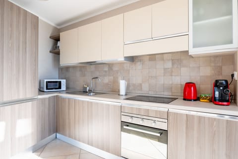 Club Apartment, 2 Bedrooms, Terrace, Sea View | Private kitchen | Mini-fridge, microwave, oven, stovetop