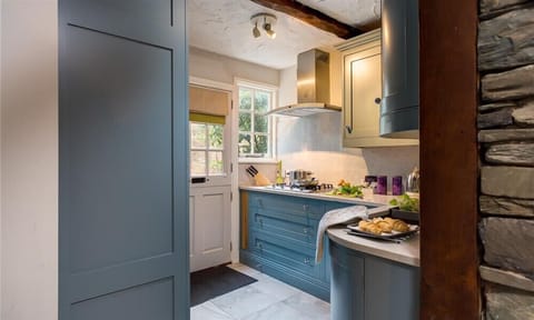 Dishwasher, cookware/dishes/utensils