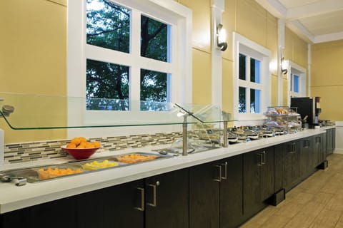 Free daily continental breakfast