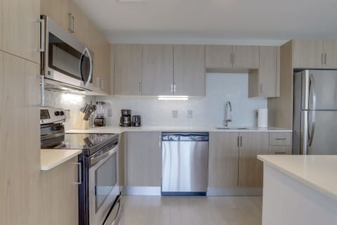 Family Apartment | Private kitchen | Full-size fridge, microwave, oven, stovetop