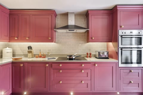 Fridge, dishwasher, cookware/dishes/utensils