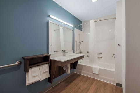 Separate tub and shower, towels