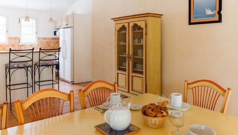 Take a seat at the breakfast bar or cook up a storm in the kitchen.