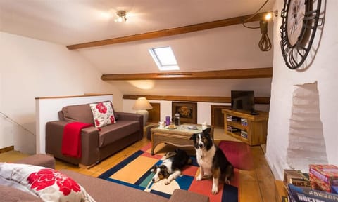 2 bedrooms, individually decorated, individually furnished, free WiFi