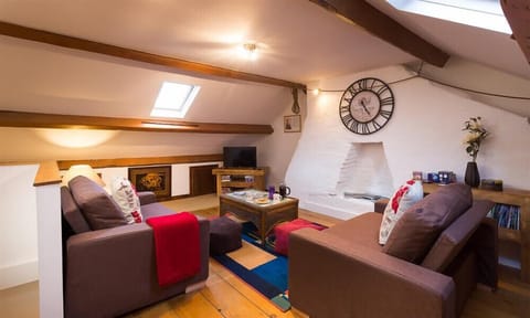 2 bedrooms, individually decorated, individually furnished, free WiFi