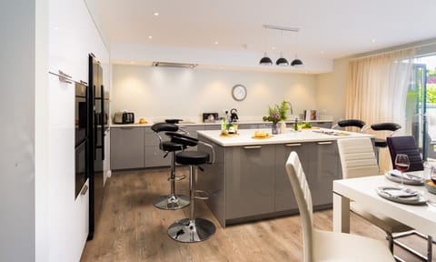 Fridge, dishwasher, cookware/dishes/utensils