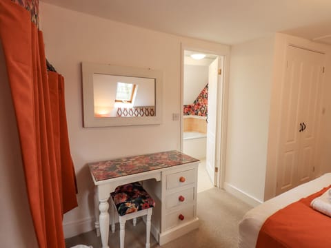 2 bedrooms, individually decorated, individually furnished, free WiFi