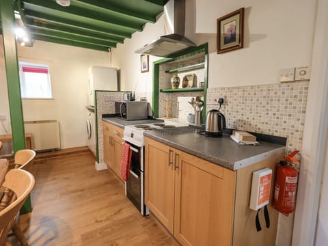 Fridge, dishwasher, cookware/dishes/utensils