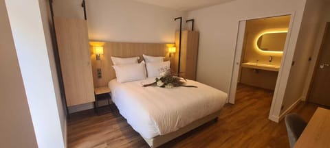 Superior Double Room | Premium bedding, pillowtop beds, desk, laptop workspace