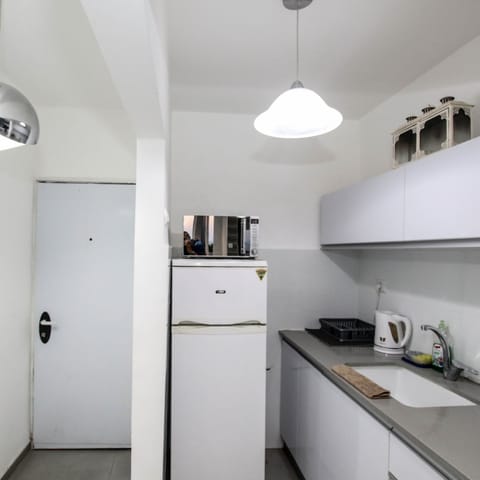 Design Studio | Private kitchen | Fridge, microwave, stovetop, electric kettle