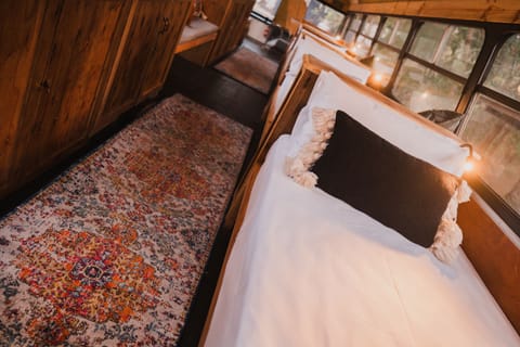 Bus Bunkhouse | Free WiFi, bed sheets