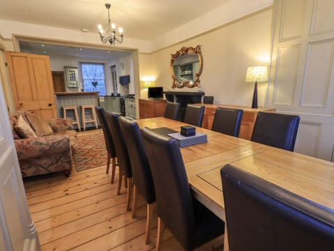 Cottage | Dining