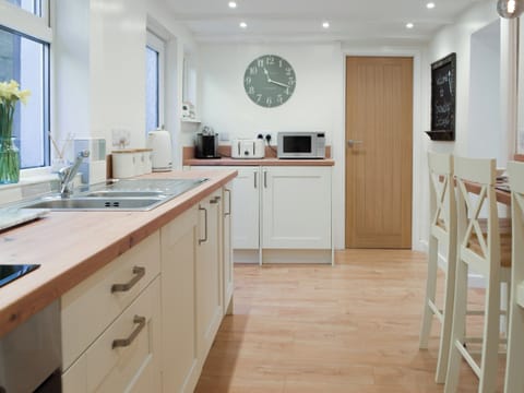 Kitchen/diner | Snowdrop Cottage, Fishguard