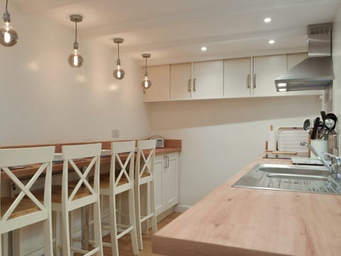Kitchen/diner | Snowdrop Cottage, Fishguard