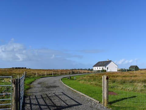 Setting | Lochboisdale Cottage, Lochboisdale
