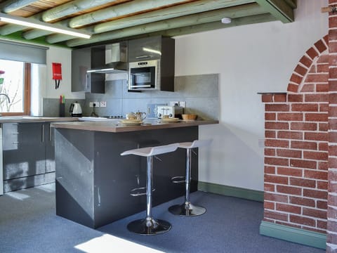Well-appointed kitchen area with breakfast bar/Dining area | Lucy’s Lodge - Doddick Farm Cottages, Threlkeld, near Keswick