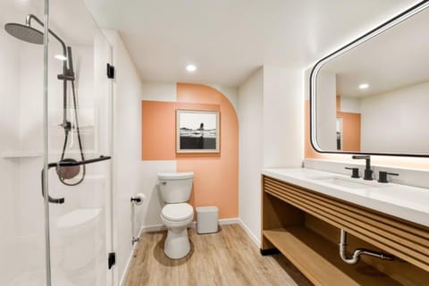 Room, 1 King Bed with Sofa bed, View (Neighborhood View) | Bathroom | Free toiletries, hair dryer, towels