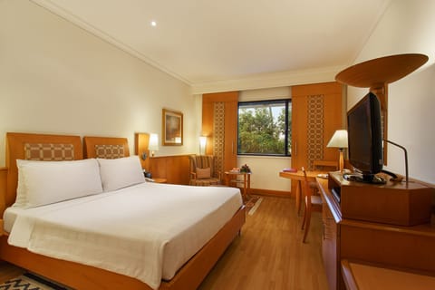 Premier Room | Premium bedding, minibar, in-room safe, desk