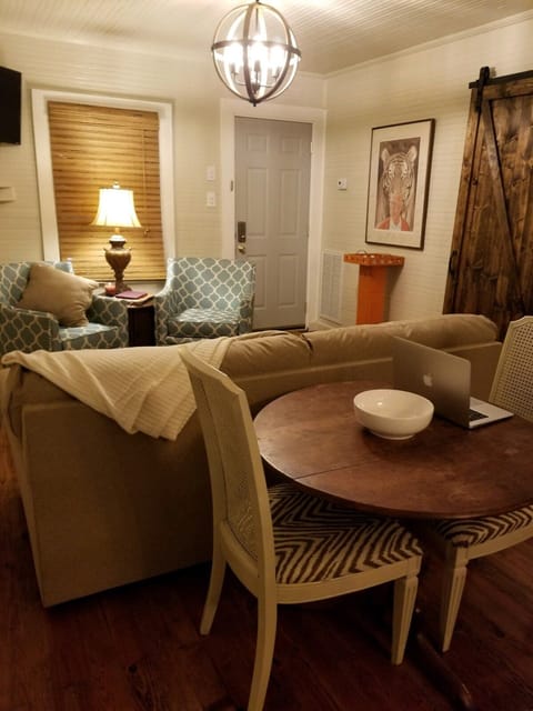 Signature Cottage, 2 Bedrooms | Living room | 43-inch Smart TV with cable channels, TV, Netflix