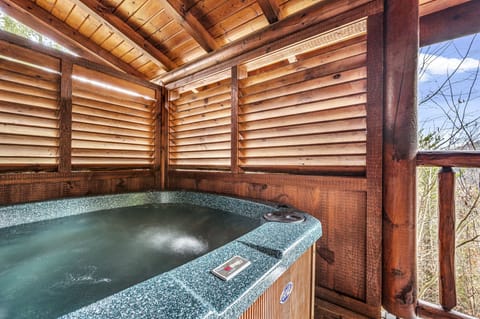 Indoor spa tub