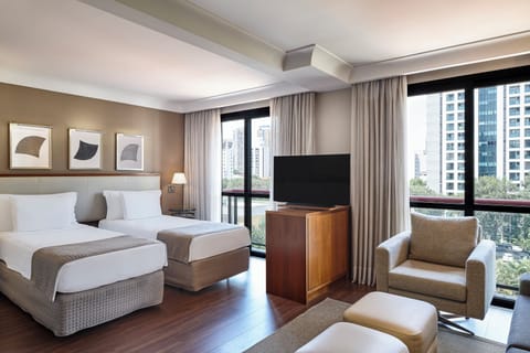 Deluxe Suite | In-room safe, blackout drapes, soundproofing, free WiFi