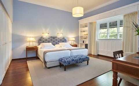 Manor House Suite | Hypo-allergenic bedding, minibar, in-room safe, desk