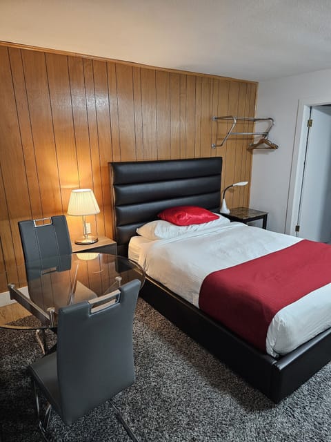 Deluxe Single Room | In-room safe, individually furnished, blackout drapes, soundproofing