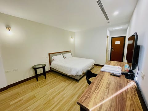 Classic Double Room | Premium bedding, down comforters, pillowtop beds, desk
