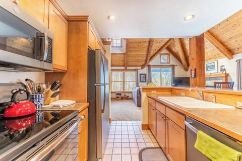 House (4 Bedrooms) | Exterior