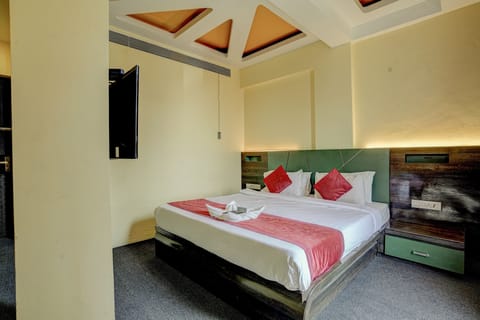 Deluxe Double Room | Desk, free WiFi, bed sheets