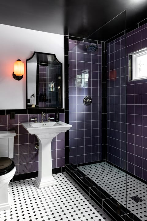 Orville's Lodge | Bathroom | Shower, hair dryer, towels, soap