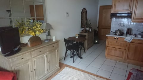 Kitchenette and dining area