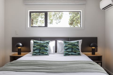 Classic Double Room | In-room safe, iron/ironing board, free WiFi, bed sheets