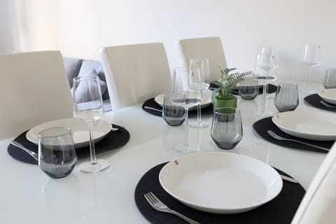 Deluxe Apartment | In-room dining