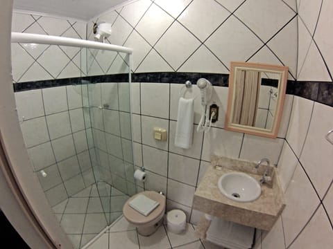 Deluxe Double Room | Bathroom | Shower, rainfall showerhead, hair dryer, towels