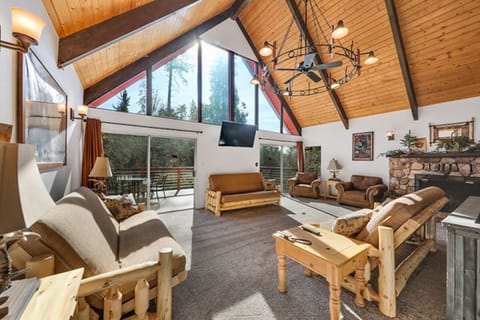 Family Cabin | Living area
