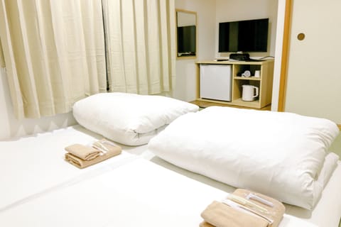 Renovated Japanese-style room for 2 person | Free WiFi, bed sheets