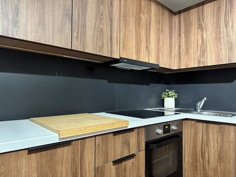 Apartment, 1 Bedroom, Balcony, City View | Private kitchen
