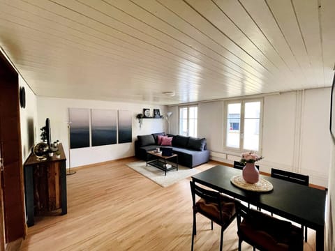 Apartment, 1 Bedroom, City View | Living room