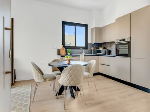 Apartment, 1 Bedroom, Balcony | Dining room