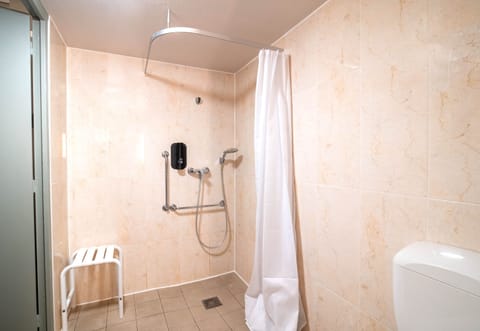 Double Room, Accessible, Non Smoking | Bathroom | Shower, hair dryer, towels