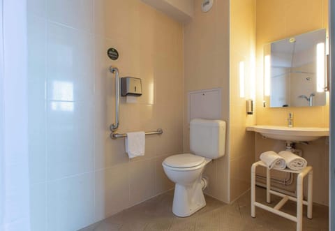 Double Room, Accessible | Bathroom | Shower, towels
