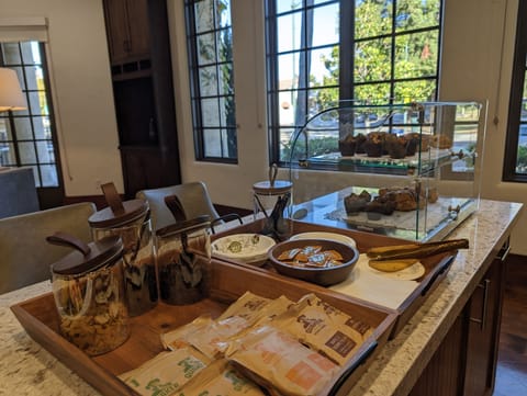 Free daily continental breakfast