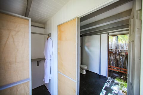 Superior Cabin | Bathroom | Shower, rainfall showerhead, hair dryer, towels